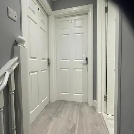 Guest house Vale Nky London