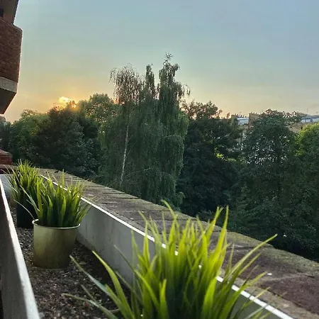 Apartamento Centrally Located Studio With Balcony And 24-7 Security