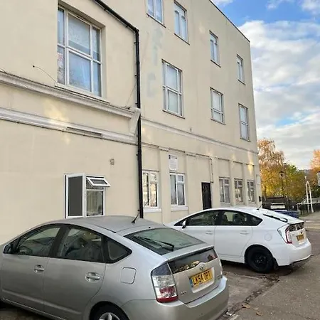 Cozy 1 Bed Flat In Canning Town *