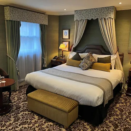 The Leonard Hotel
