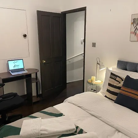 Apartment Stepney Gated Area With Parking & Garden *