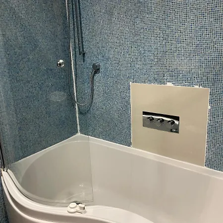 Stepney Gated Area With Parking & Garden London