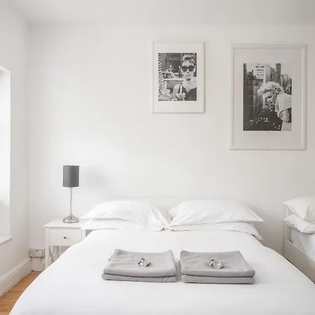 Soho & Covent Garden Apartment, Sleeps 3 *