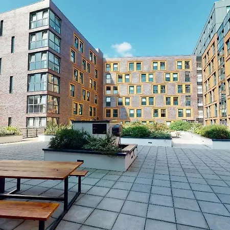 Lejlighed For Students Only Private Bedrooms With Shared Kitchen And At Iq Haywood House In London