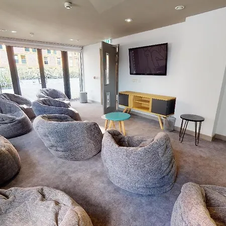 For Students Only Private Bedrooms With Shared Kitchen And At Iq Haywood House In *