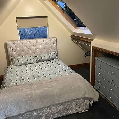 3 Double Bedroomed Flat, Acton. London, Uk
