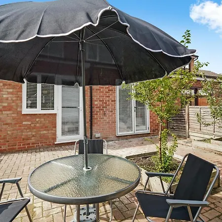 Boutique Heathrow Studio's - Parking - Garden Apartment Harmondsworth