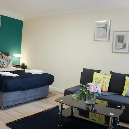 Hyde Park Apartment *
