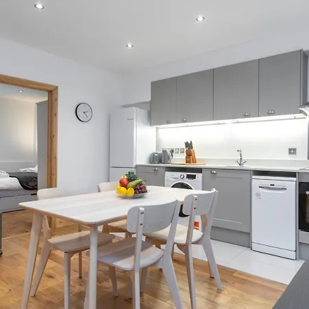 Brand New 1bed - Zone 1 - 4 Stations Nearby * Londra