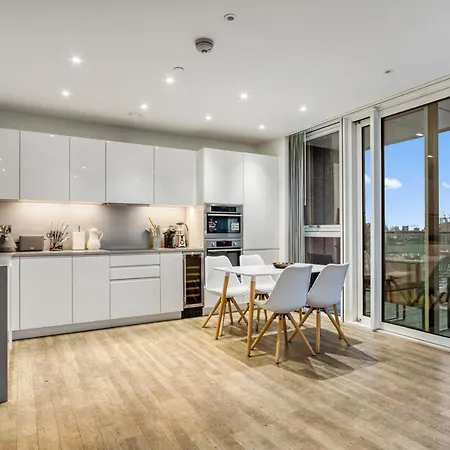 2 Bed 2 Bath Next To Nine Elms Station - Zone 1 * London