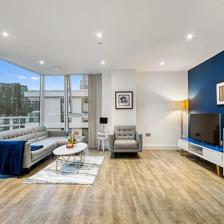 Apartment 2 Bed 2 Bath Next To Nine Elms Station - Zone 1 *