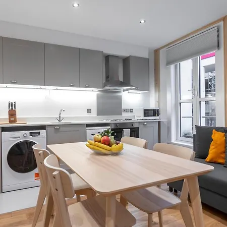 Brand New 1bed - Zone 1 - 4 Stations Nearby *