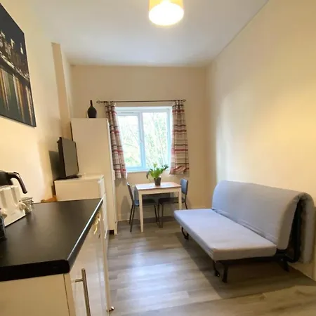 Lovely 1-bedroom Flat In Apartment