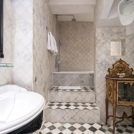 Holiday home Stone Built Vintage Chic House In The Heart Of Knightsbridge *
