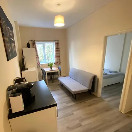Apartment Lovely 1-bedroom Flat In