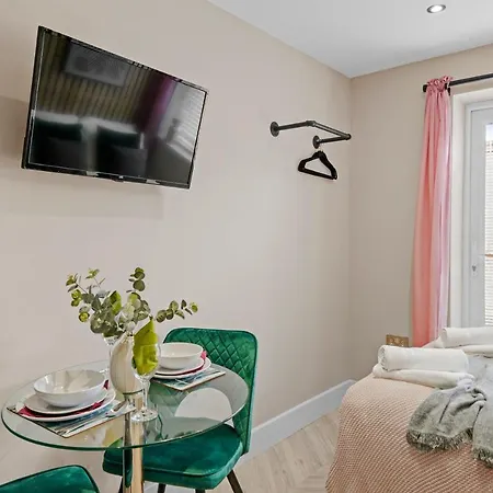Boutique Heathrow Studio's - Parking - Garden * Harmondsworth