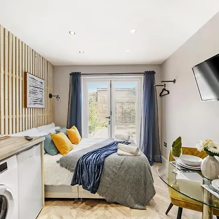 Boutique Heathrow Studio's - Parking - Garden