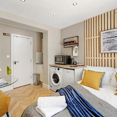 Apartment Boutique Heathrow Studio's - Parking - Garden *