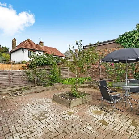 Boutique Heathrow Studio's - Parking - Garden *