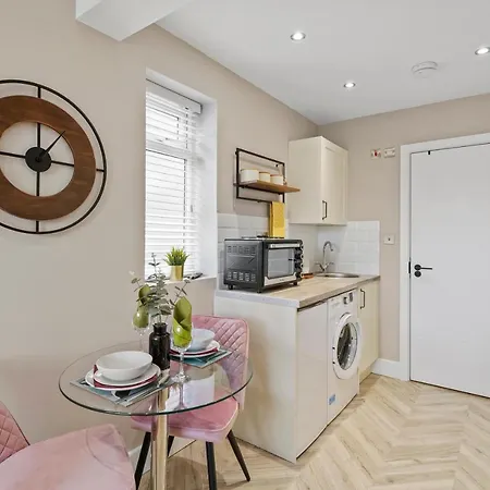 Boutique Heathrow Studio's - Parking - Garden