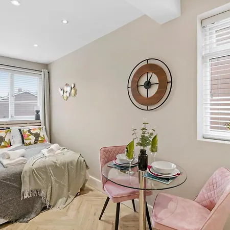 Apartment Boutique Heathrow Studio's - Parking - Garden Harmondsworth