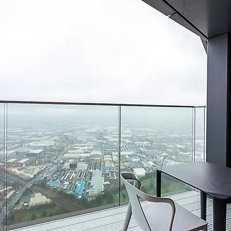 Icon Tower Flat Vii * لندن