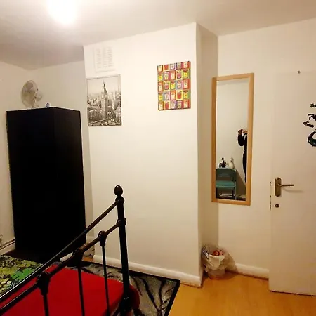 Merciful King Room, In Zone 2-3 * Londres