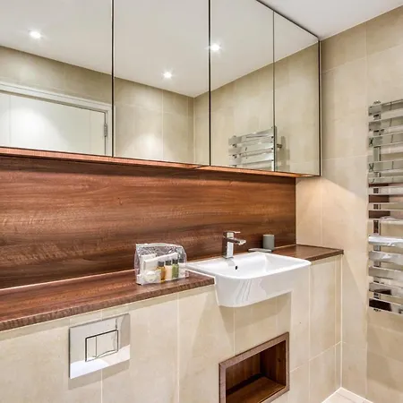 2 Bed 2 Bath Next To Nine Elms Station - Zone 1 Apartment *
