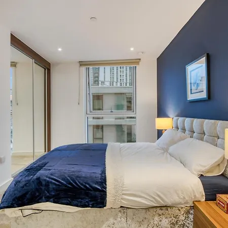 2 Bed 2 Bath Next To Nine Elms Station - Zone 1 Apartment *