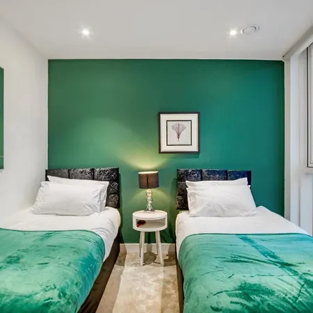 2 Bed 2 Bath Next To Nine Elms Station - Zone 1 Apartment London