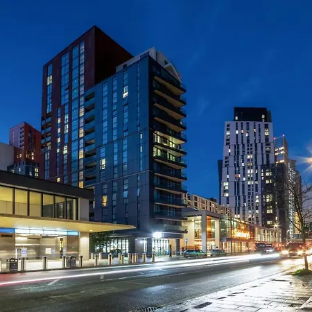 2 Bed 2 Bath Next To Nine Elms Station - Zone 1 *