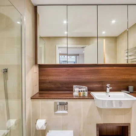 2 Bed 2 Bath Next To Nine Elms Station - Zone 1 Apartment *