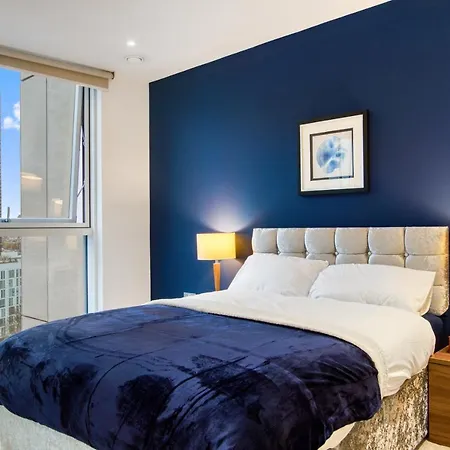 2 Bed 2 Bath Next To Nine Elms Station - Zone 1 Apartment