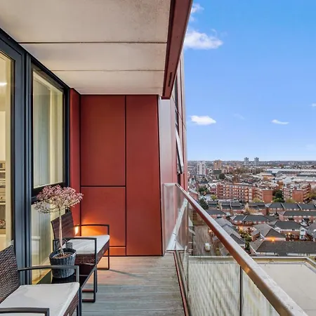 Apartment 2 Bed 2 Bath Next To Nine Elms Station - Zone 1 *