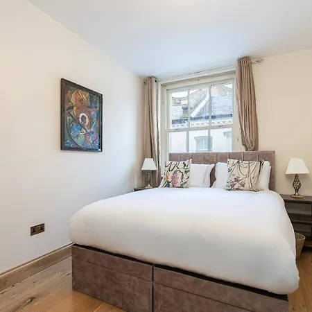 Stone Built Vintage Chic House In The Heart Of Knightsbridge London