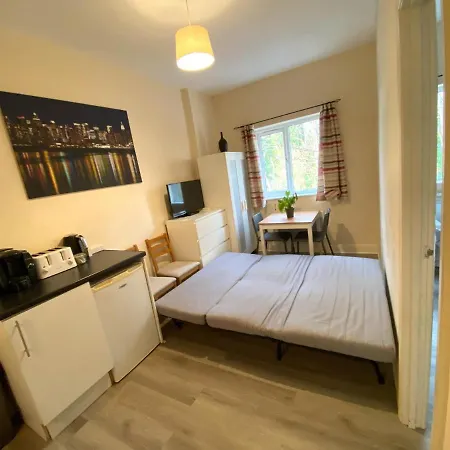 Lovely 1-bedroom Flat In Apartment