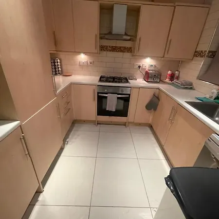 Holiday home Cheerful 3 Bedroom With Free Parking *