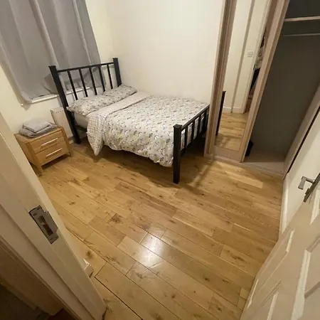 Holiday home Cheerful 3 Bedroom With Free Parking *