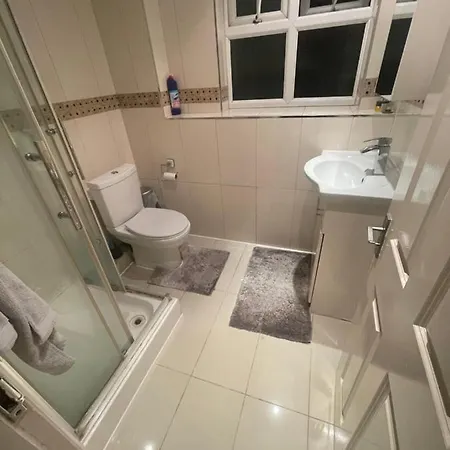 Holiday home Cheerful 3 Bedroom With Free Parking *