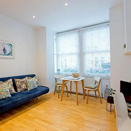 Cosy Highbury Fields One Bedroom * 런던