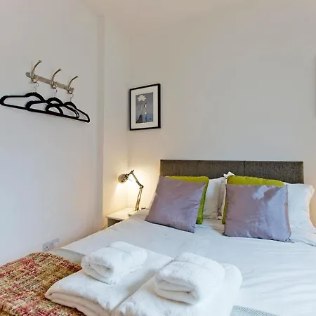 Cosy Highbury Fields One Bedroom 런던