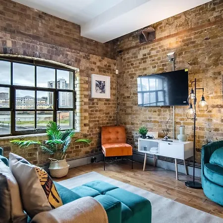 Livestay-fabulous Three Bed Warehouse Conversion Apartment London