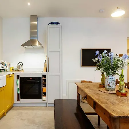 Veeve - Mellow Yellow By Holland Park *