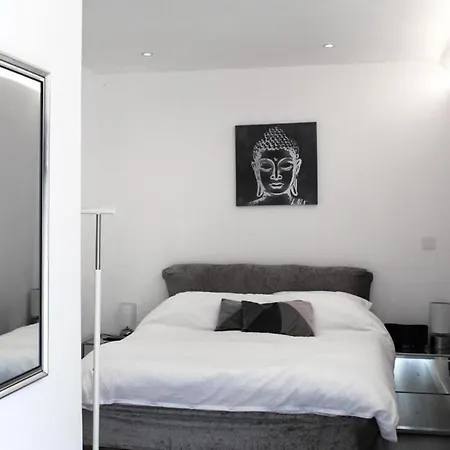 Beautiful 1-bed In London * Uxbridge