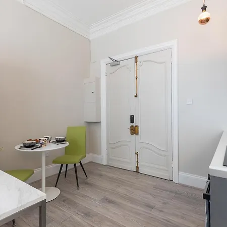 Air Conditioned High St Kensington London
