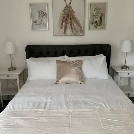 Apartment Modern 1-bedroom Close To City Airport