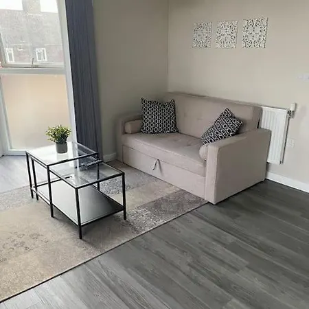 Modern 1-bedroom Close To City Airport London