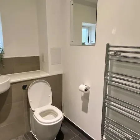 Modern 1-bedroom Close To City Airport * London
