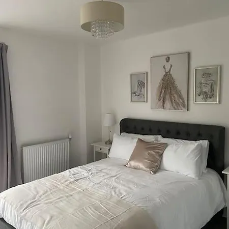 Modern 1-bedroom Close To City Airport Apartment London