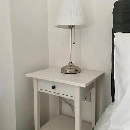 Apartment Modern 1-bedroom Close To City Airport *